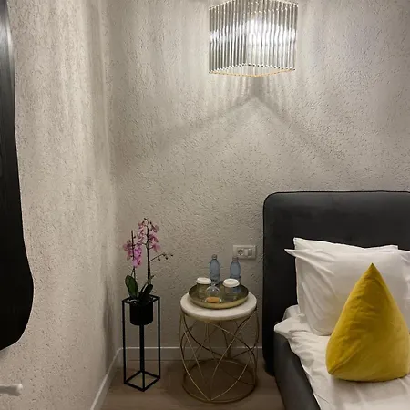 Elia (adults Only) *