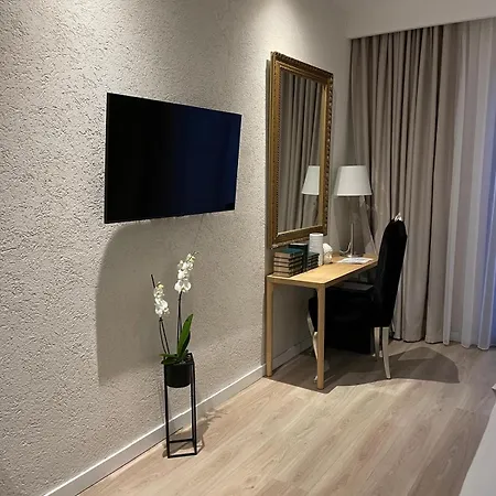 Elia (adults Only) *